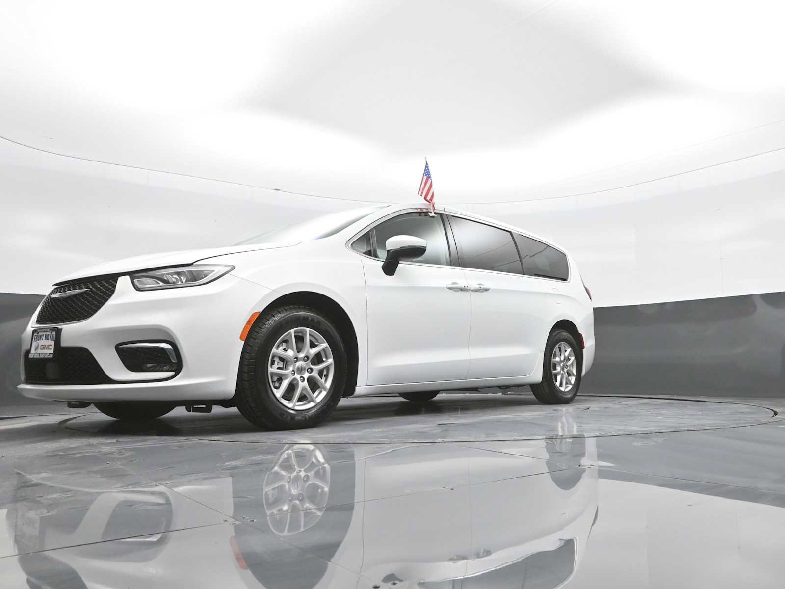 Used 2023 Chrysler Pacifica Touring-L FWD image 39