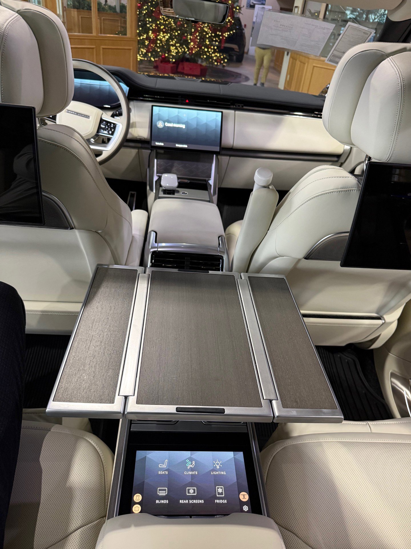 Used 2025 Land Rover Range Rover SV image 7