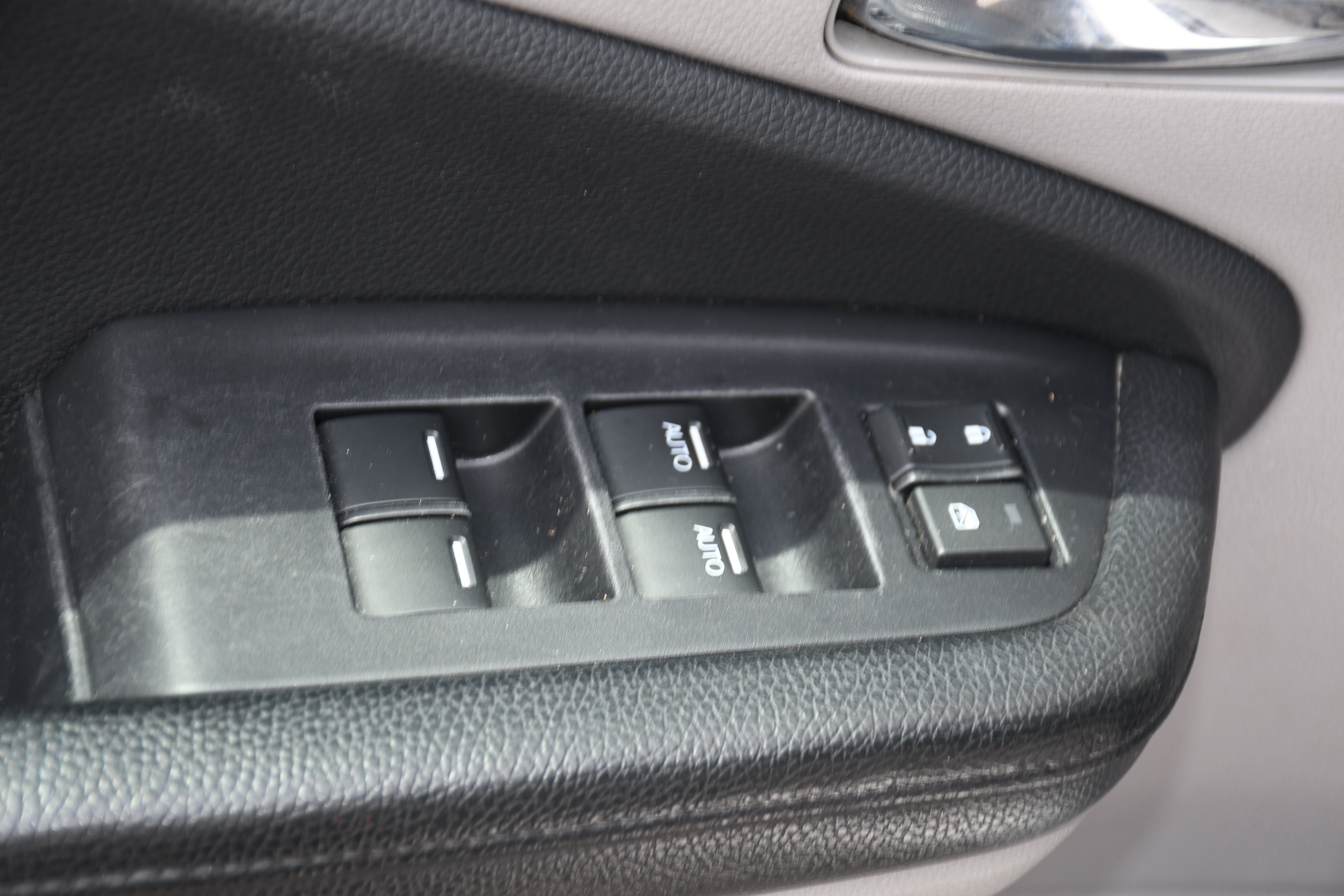 Used 2017 Honda Pilot Touring image 11