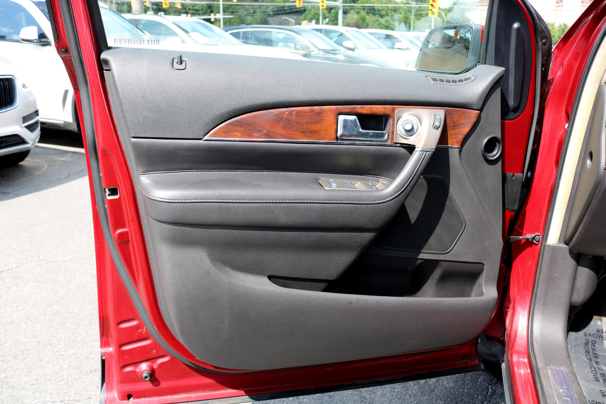 Used 2015 Lincoln MKX FWD w/ Walnut Swirl Wood Package image 13