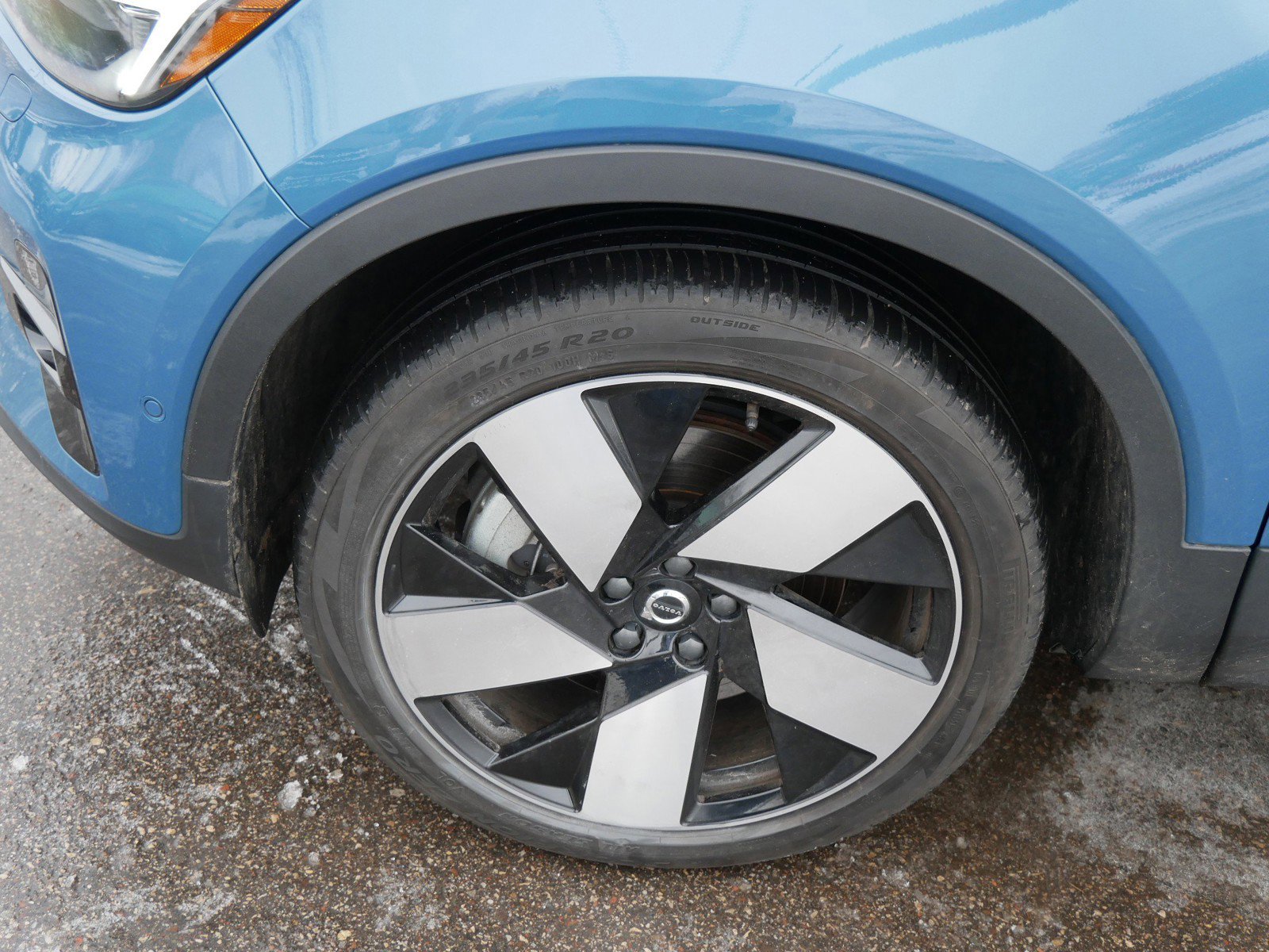 Used 2022 Volvo C40 P8 Recharge Ultimate image 9