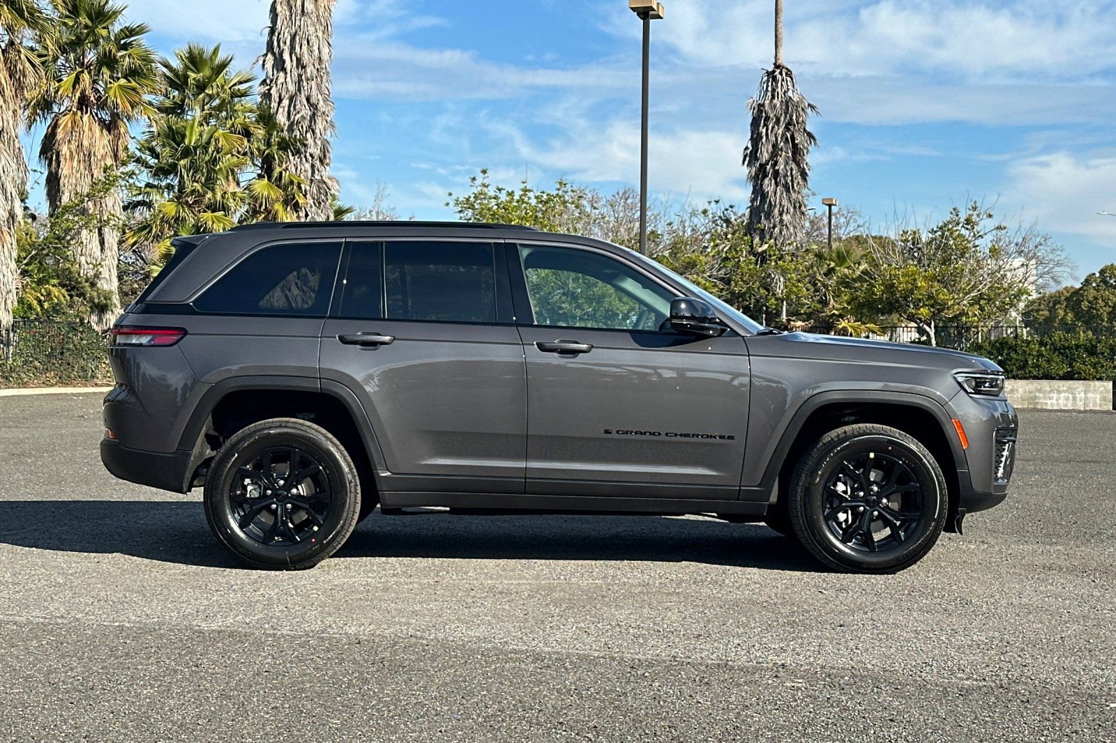 New 2026 Jeep Grand Cherokee Altitude AWD/4WD image 2