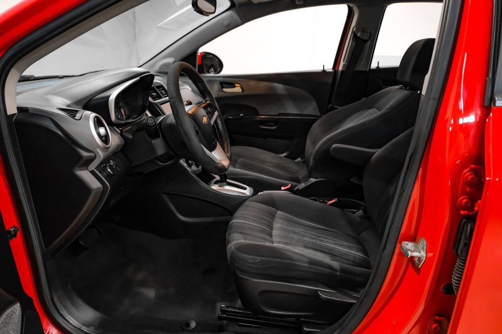Used 2018 Chevrolet Sonic LT FWD image 4