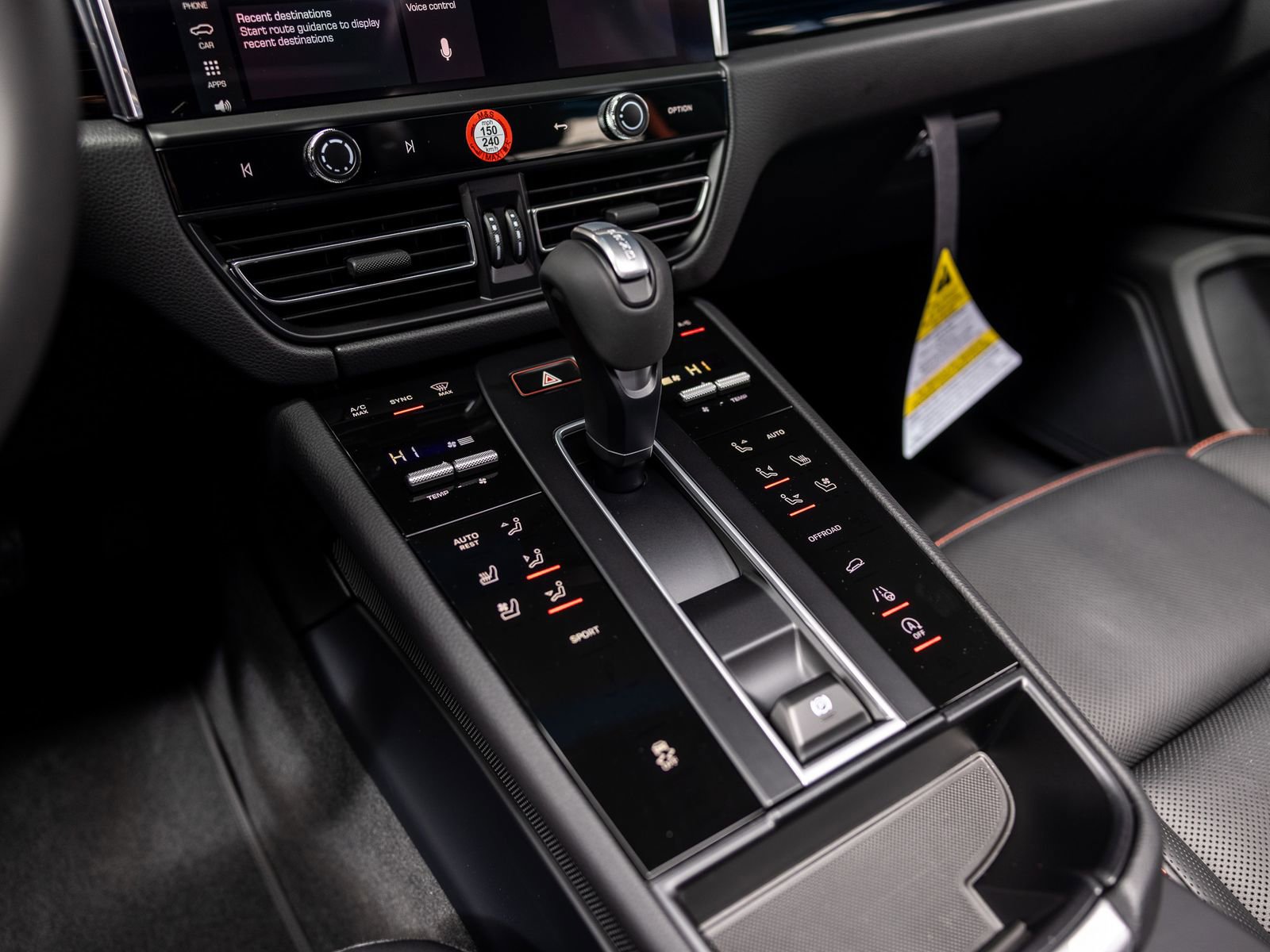 Certified 2025 Porsche Macan AWD/4WD image 30