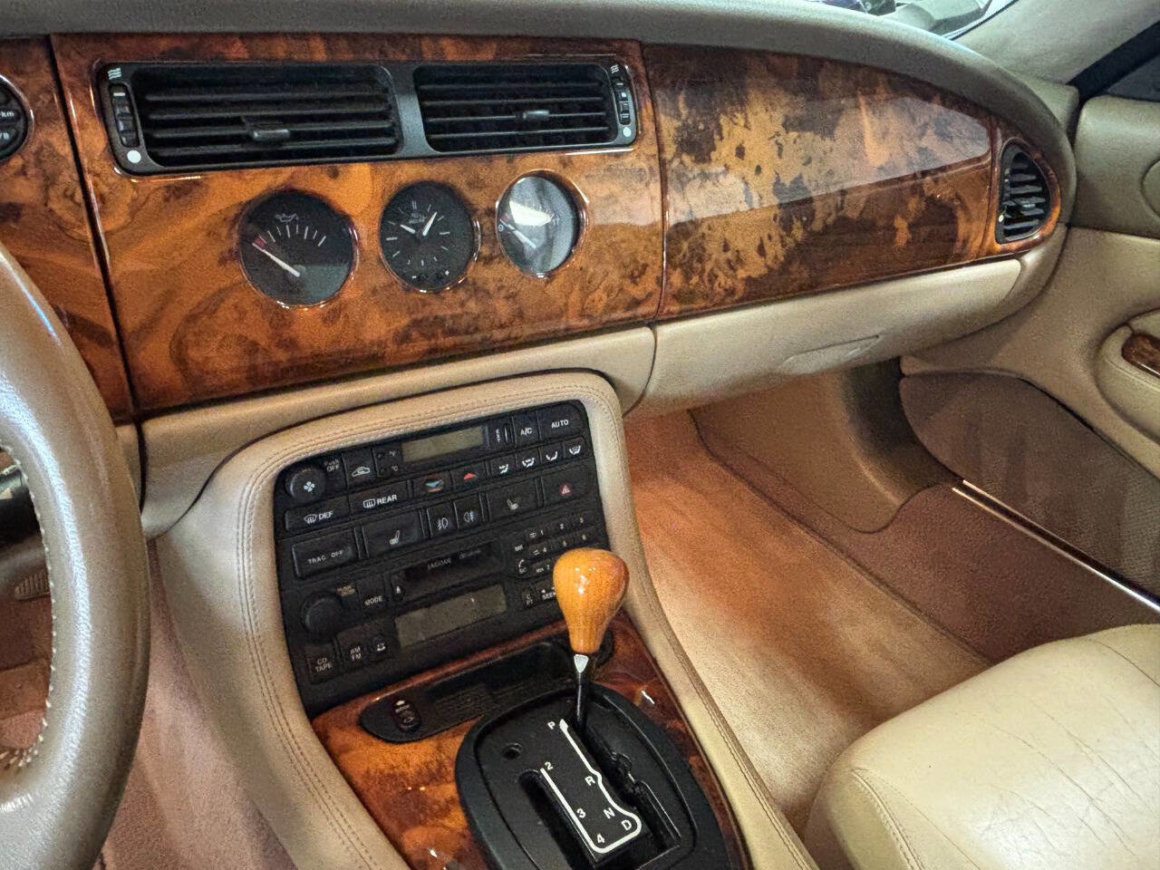 Used 1998 Jaguar XK8 Convertible RWD image 35