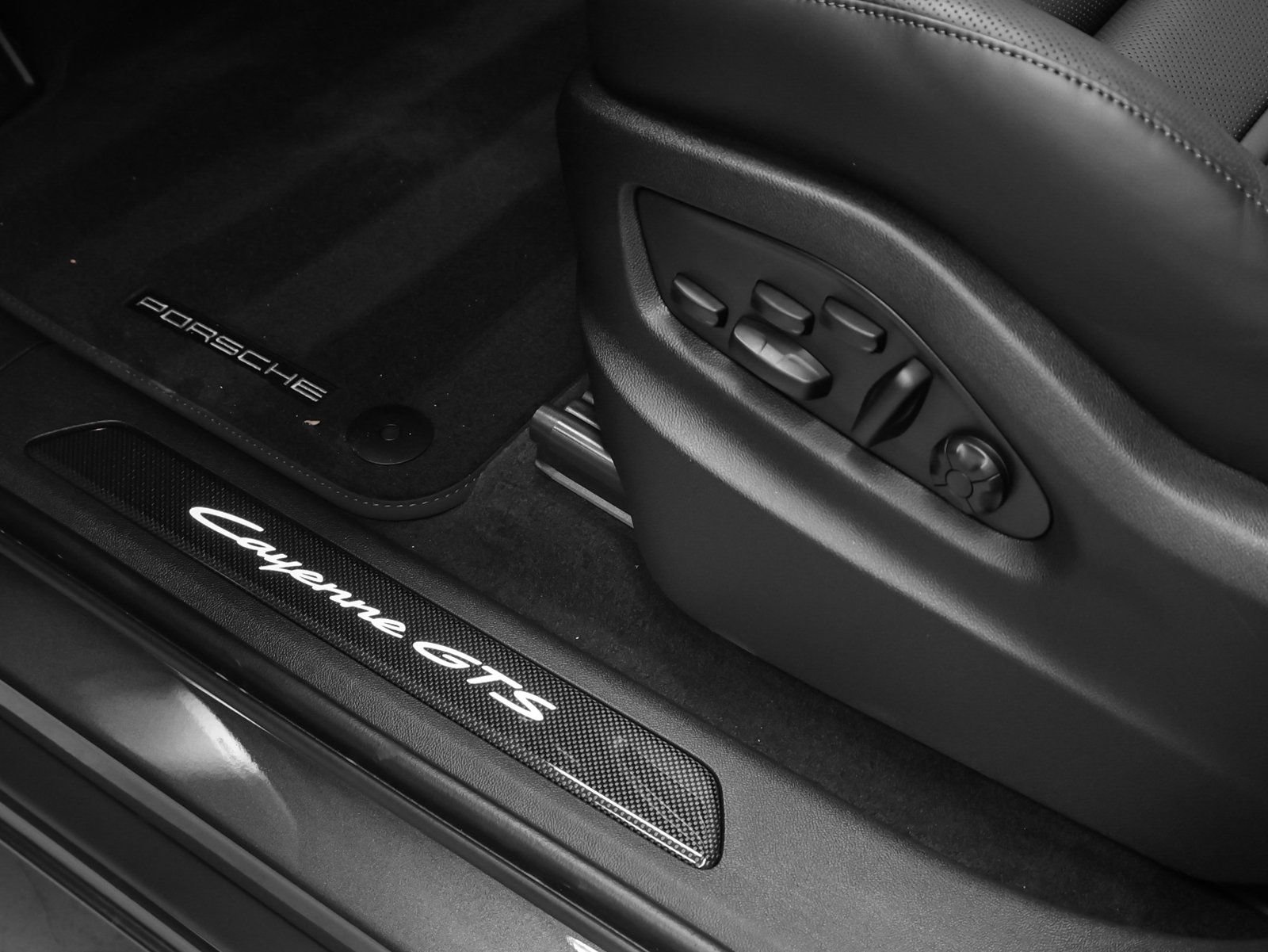 New 2026 Porsche Cayenne GTS image 30