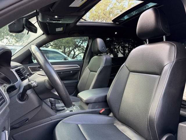 Used 2020 Volkswagen Atlas Cross Sport SE w/ Panoramic Sunroof Package FWD image 7