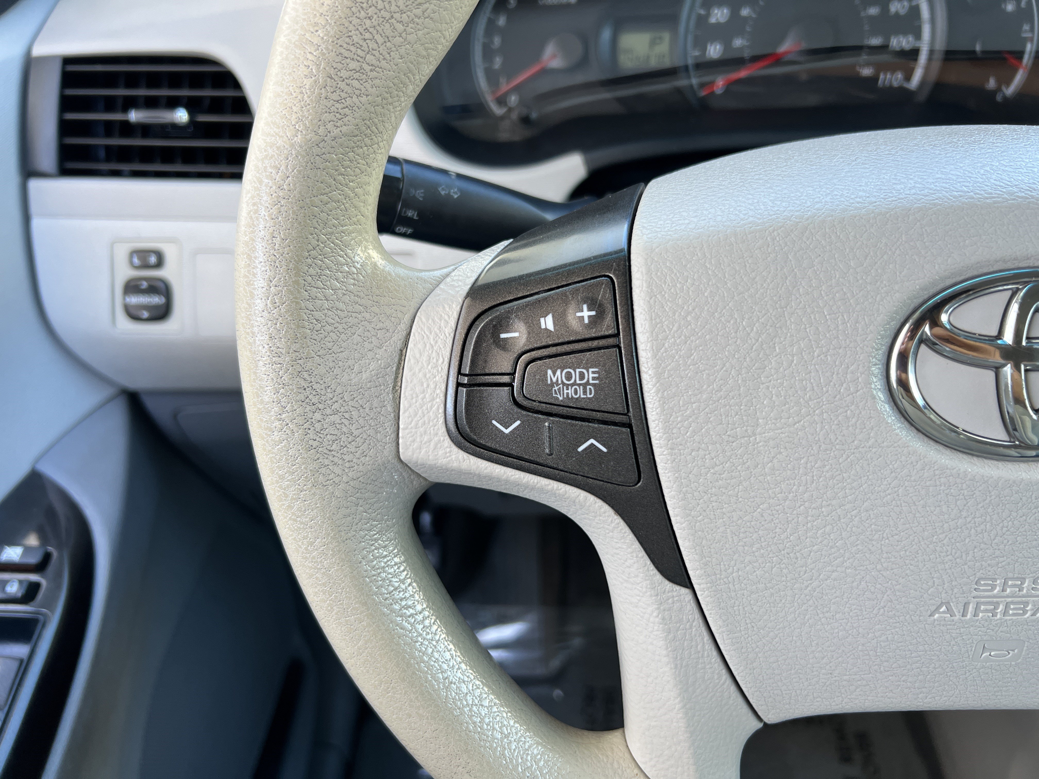Used 2014 Toyota Sienna LE FWD image 22