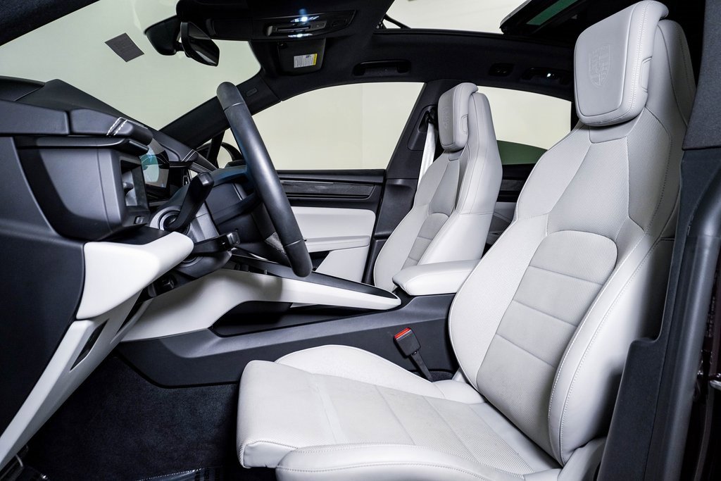 New 2025 Porsche Macan 4 Electric image 5