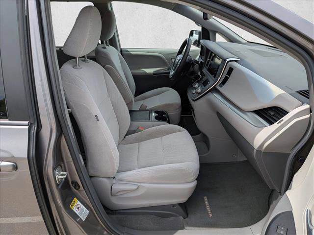 Used 2017 Toyota Sienna LE image 22