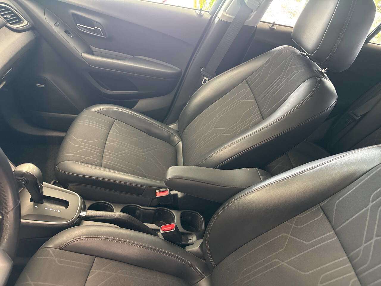 Used 2020 Chevrolet Trax LT w/ Sun & Sound Package image 18