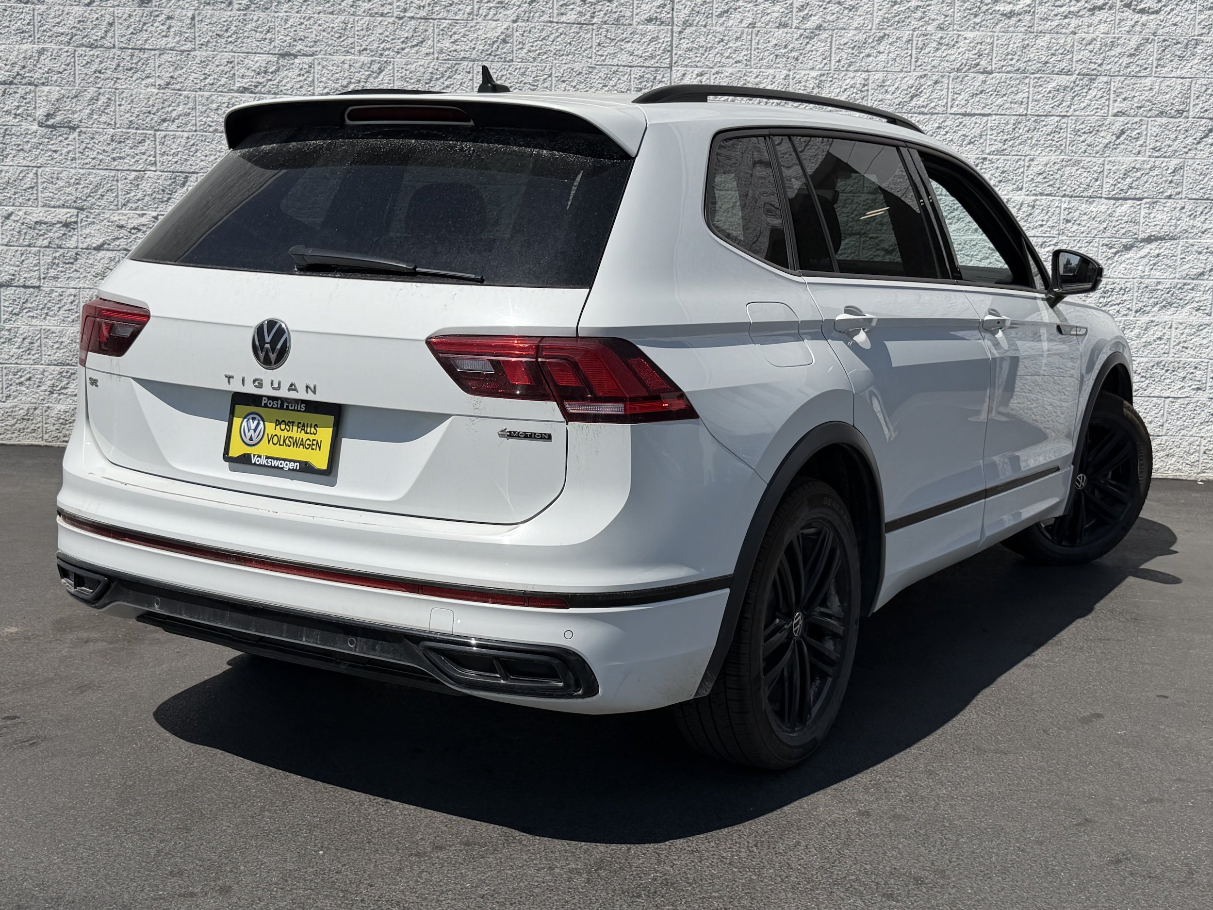 Used 2022 Volkswagen Tiguan SE R-Line AWD/4WD image 7