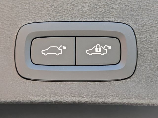 New 2025 Volvo XC40 B5 Plus w/ Protection Package Premier image 17