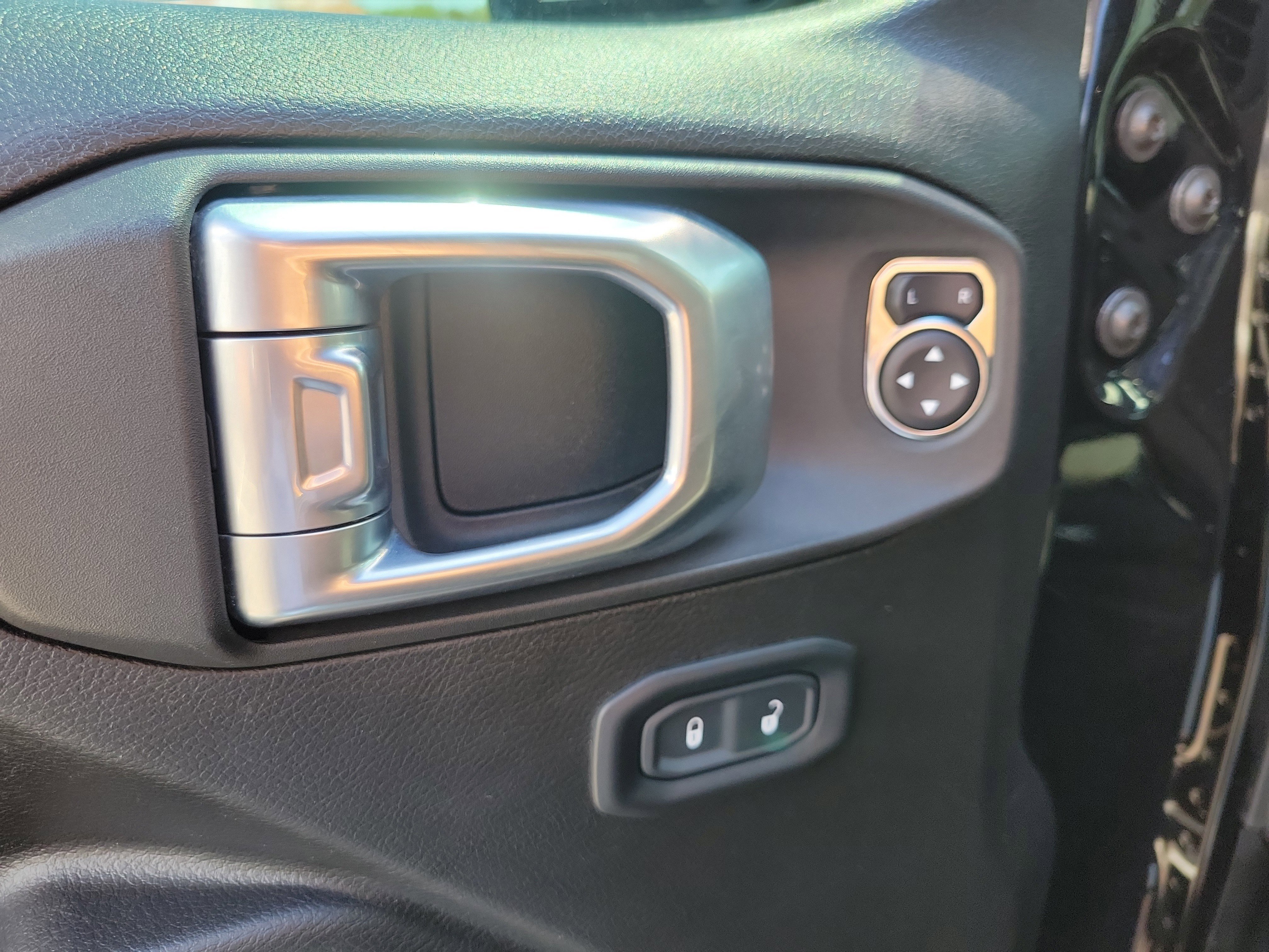 Used 2022 Jeep Gladiator Sport image 15