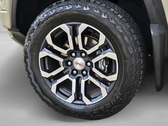 Used 2023 GMC Canyon AT4 w/ AT4 Premium Package AWD/4WD image 9