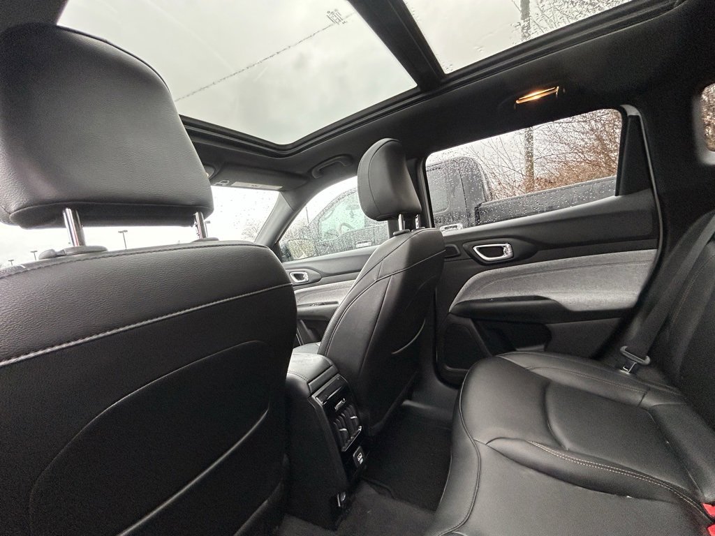 Used 2024 Jeep Compass Latitude w/ Sun and Sound Group image 28