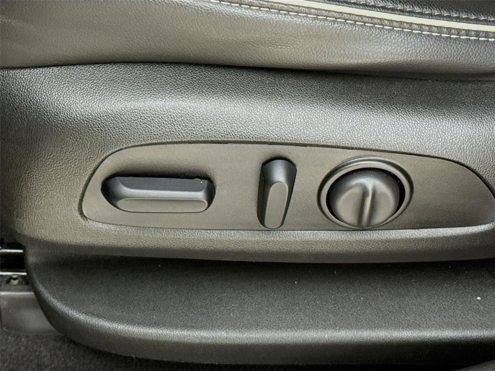 Used 2021 GMC Acadia Denali w/ GMC Pro Grade Package image 23