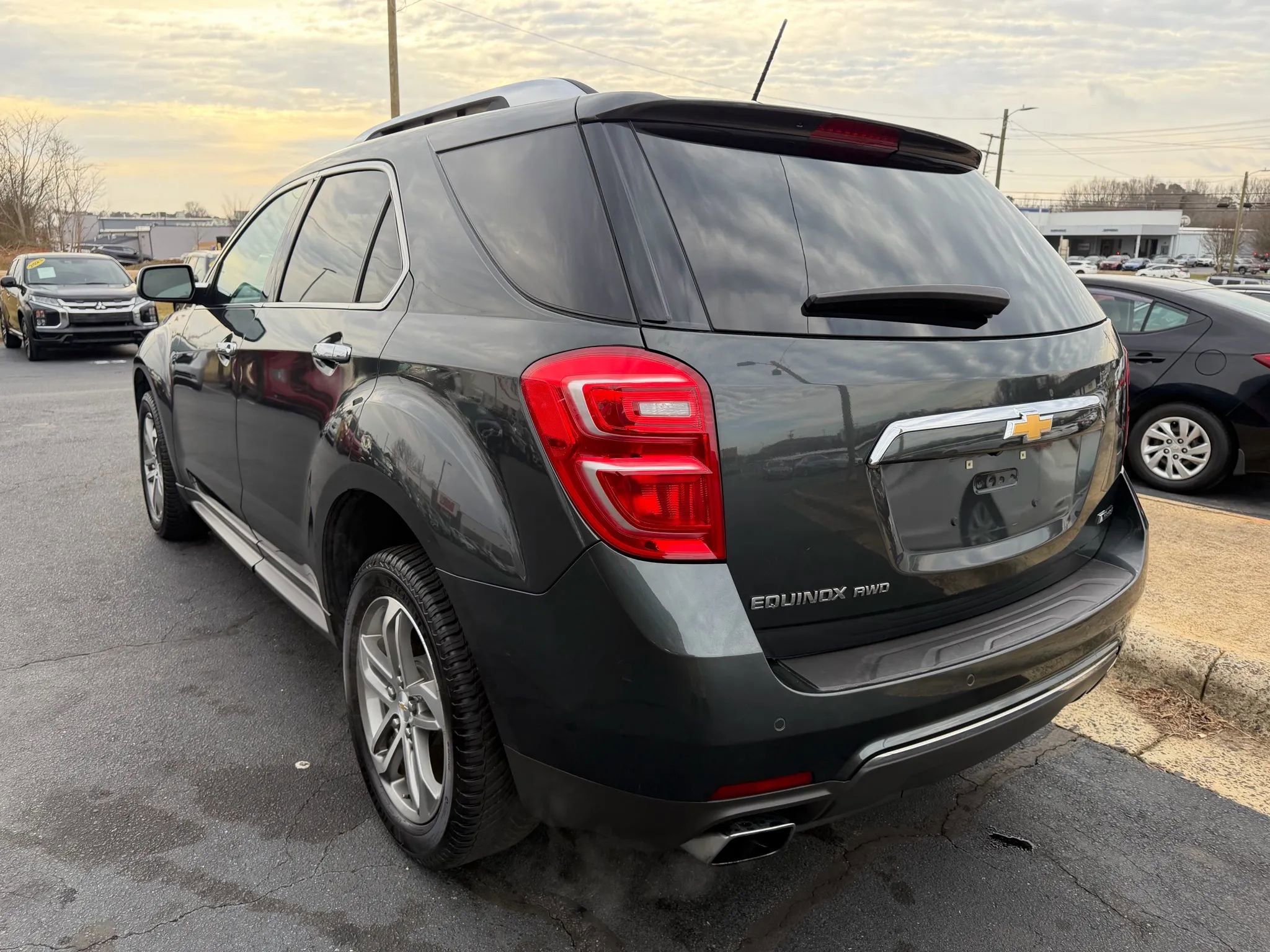 Used 2017 Chevrolet Equinox Premier w/ Enhanced Convenience Package image 5