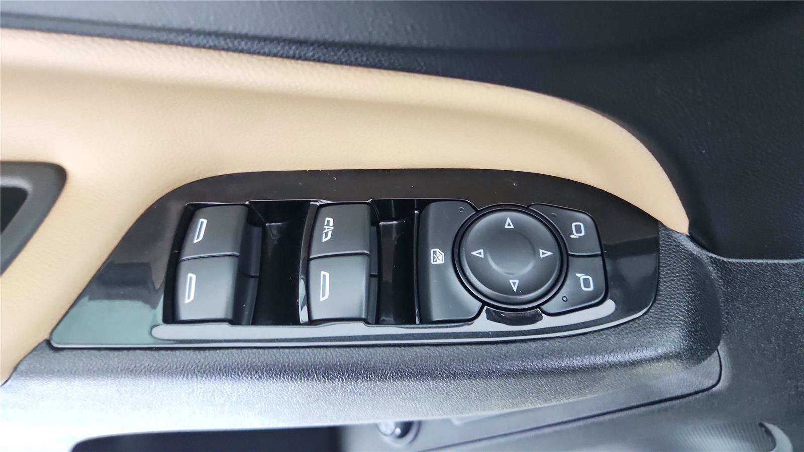 Used 2024 Chevrolet Equinox Premier AWD/4WD image 10