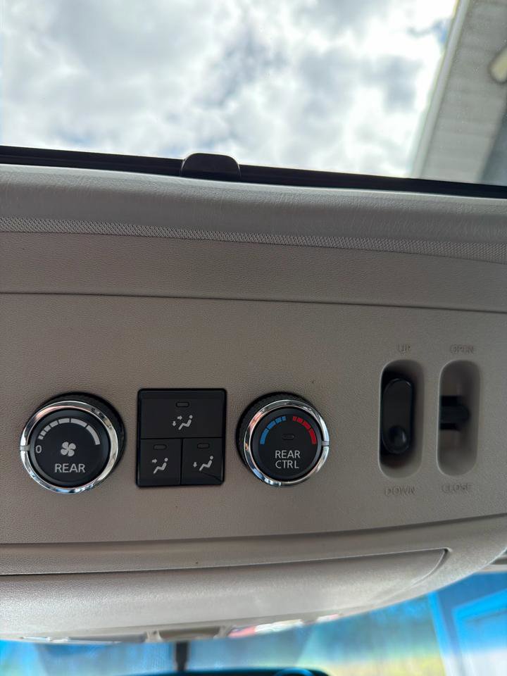 Used 2011 Nissan Armada Platinum AWD/4WD image 22