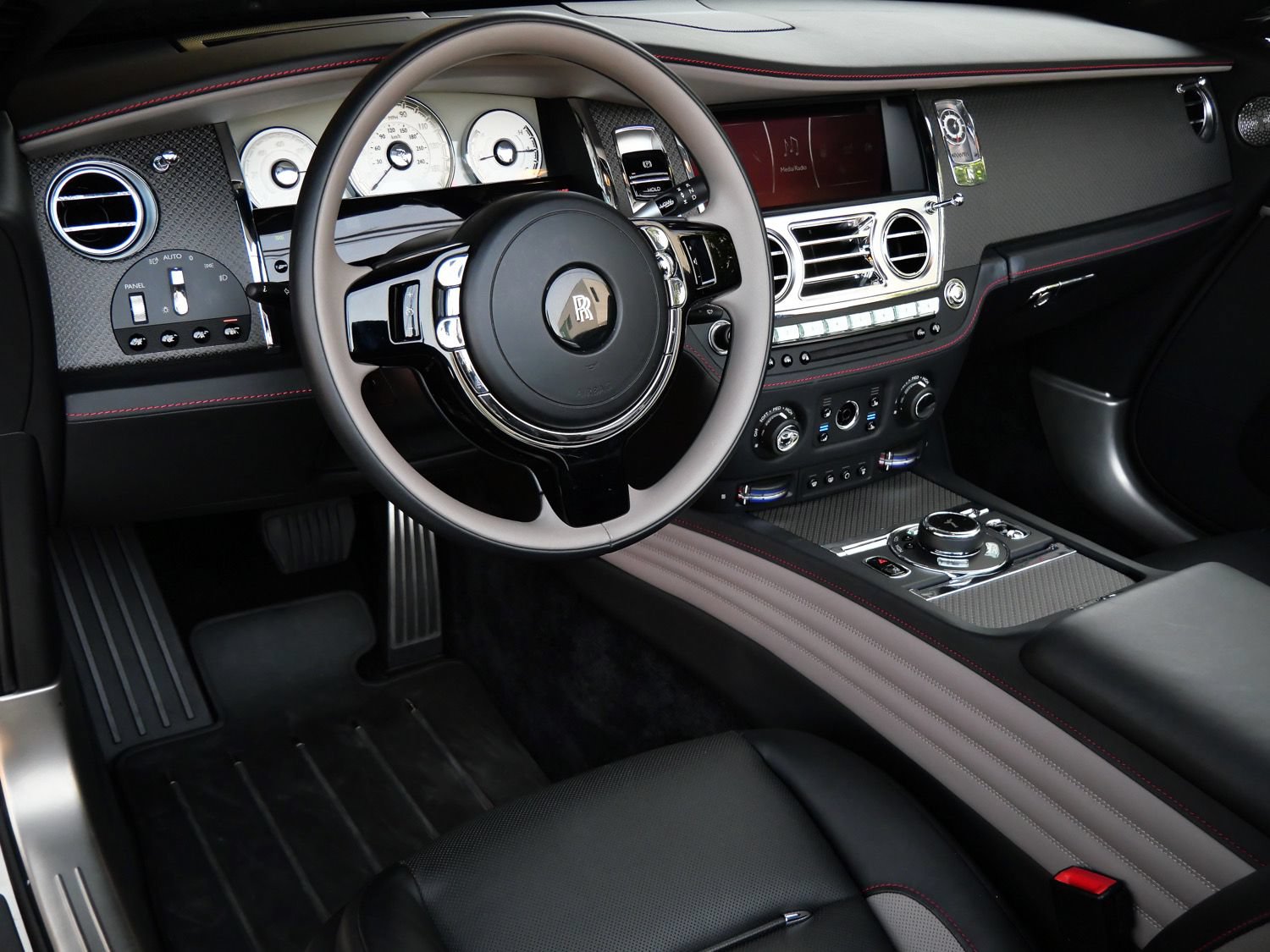 Certified 2021 Rolls-Royce Dawn RWD image 29