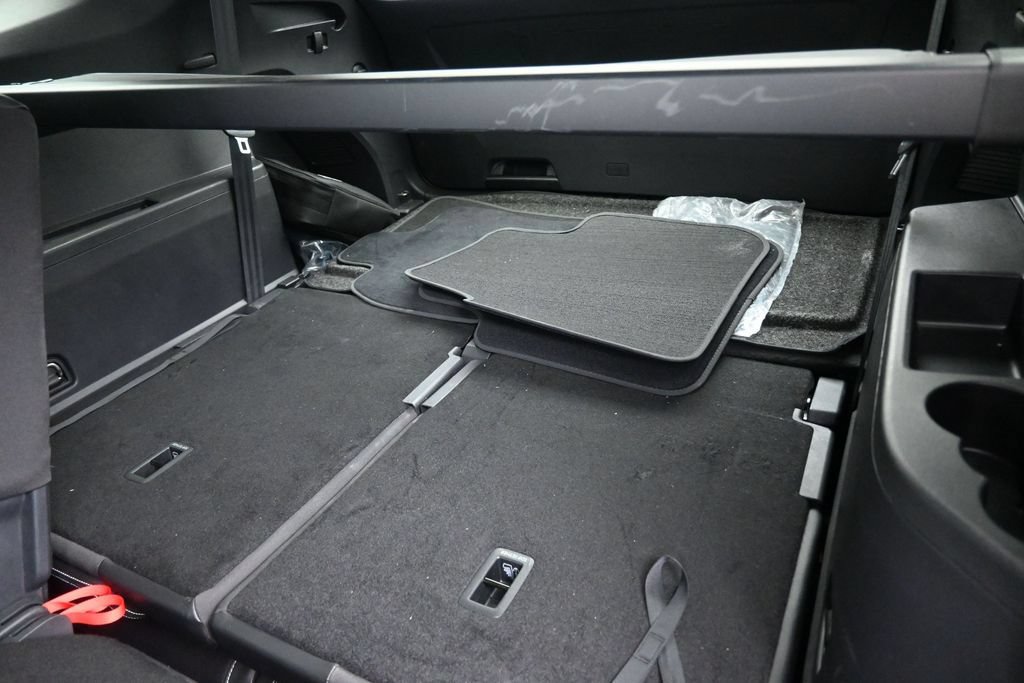 Used 2024 Volkswagen Atlas SE FWD image 14
