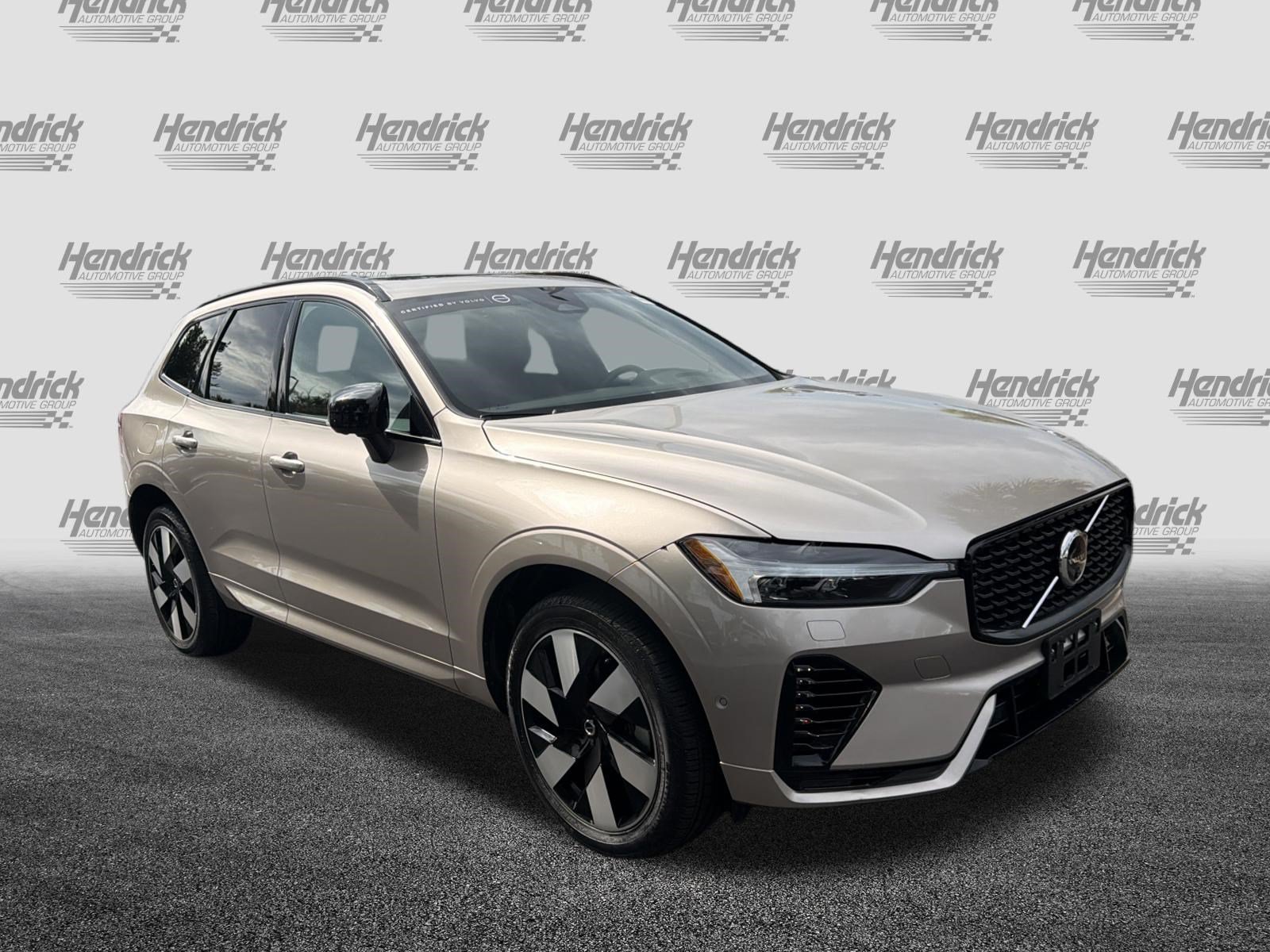 Used 2024 Volvo XC60 T8 Plus w/ Protection Package Premier AWD/4WD image 2