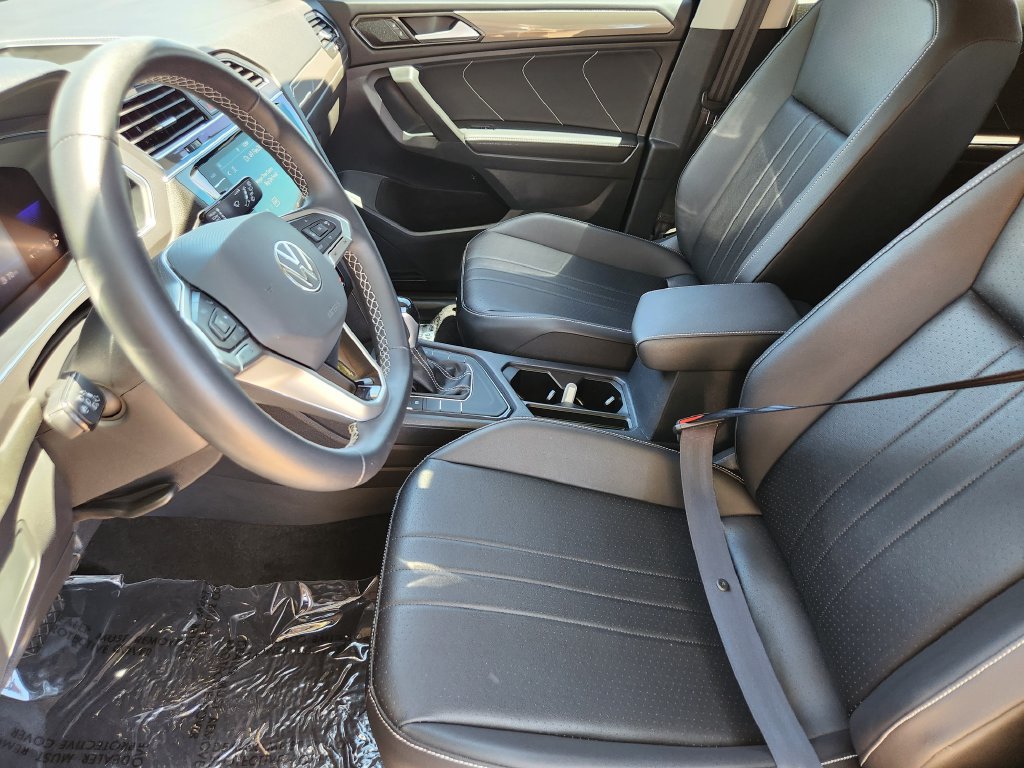 Used 2023 Volkswagen Tiguan SE FWD image 3