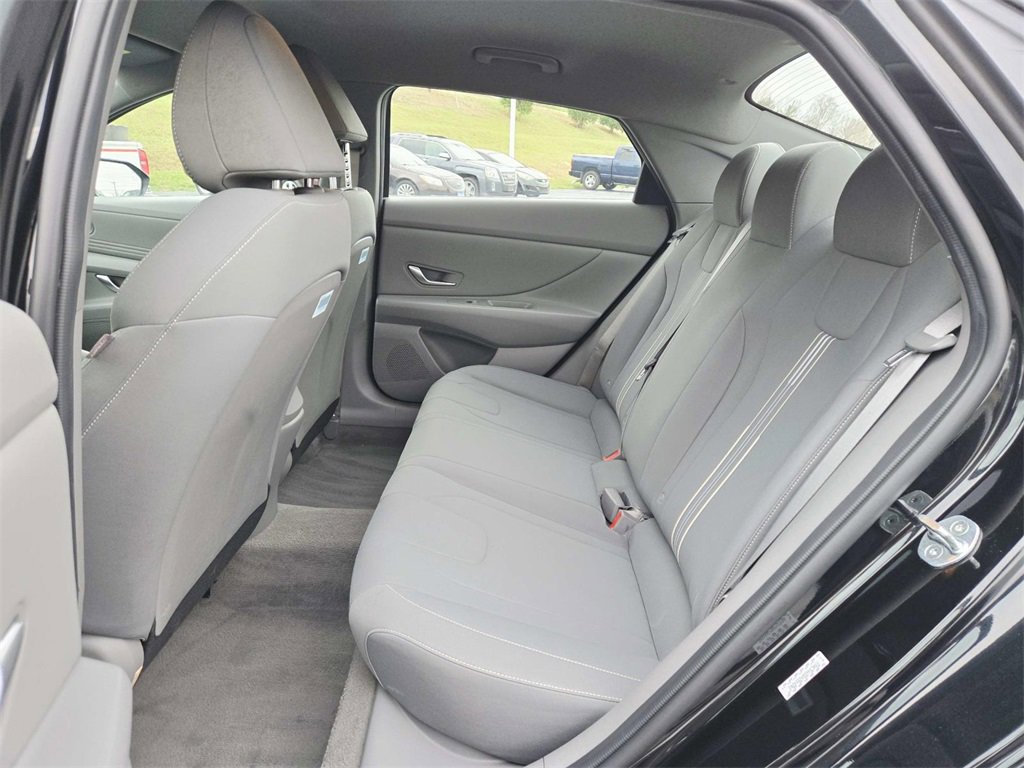 Used 2023 Hyundai Elantra SEL w/ Convenience Package image 12