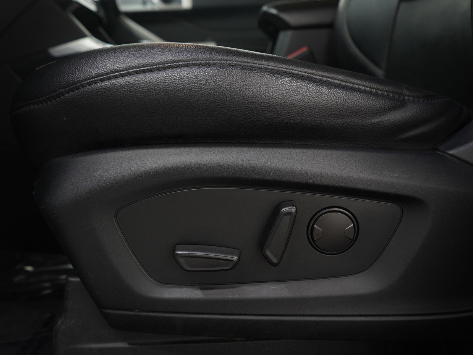 Used 2021 Ford Explorer Limited image 30