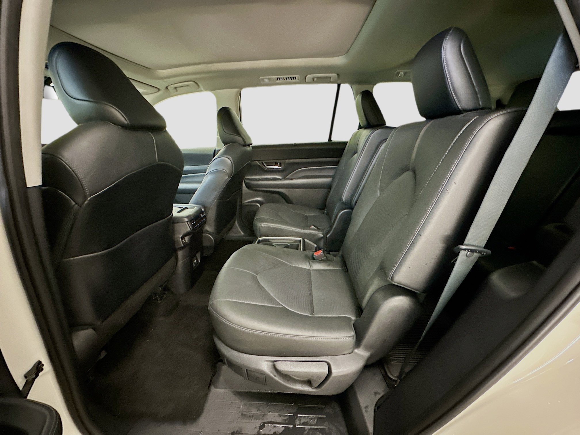 Used 2024 Toyota Grand Highlander AWD image 30