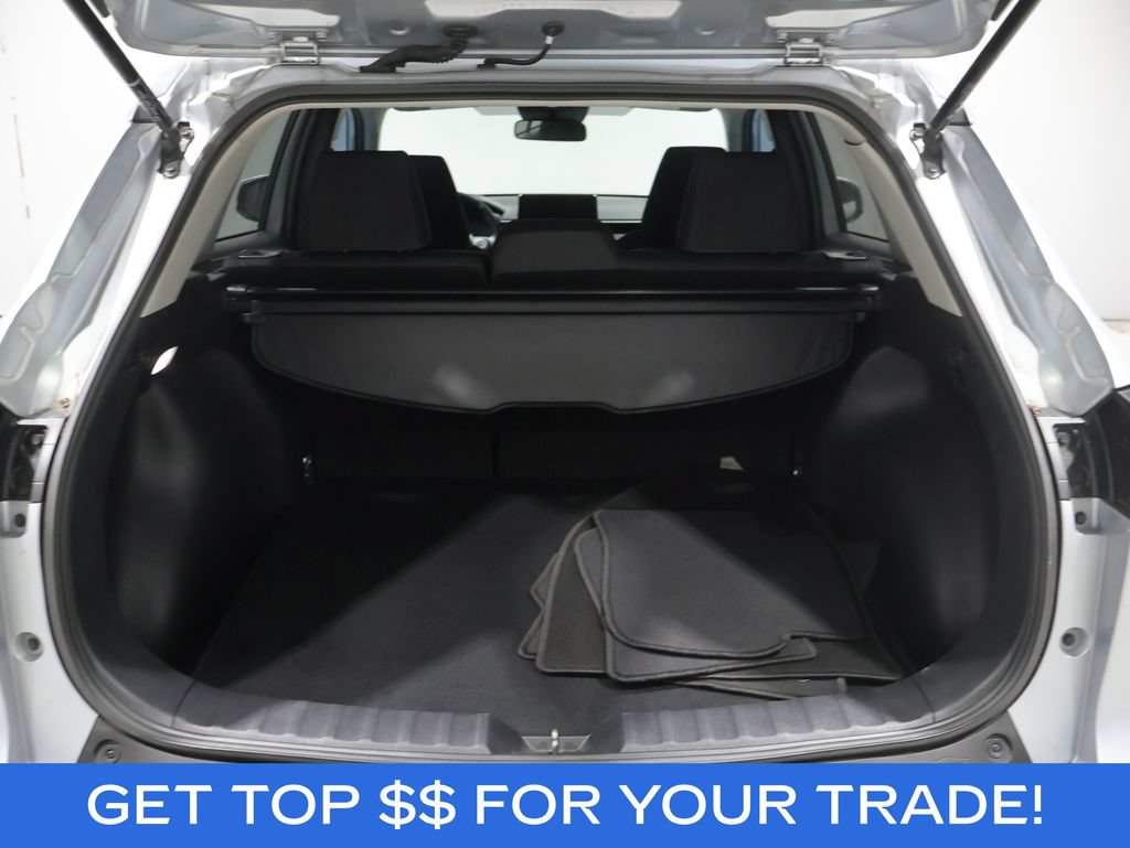 Used 2023 Toyota Corolla Cross LE w/ Moonroof Package AWD/4WD image 4