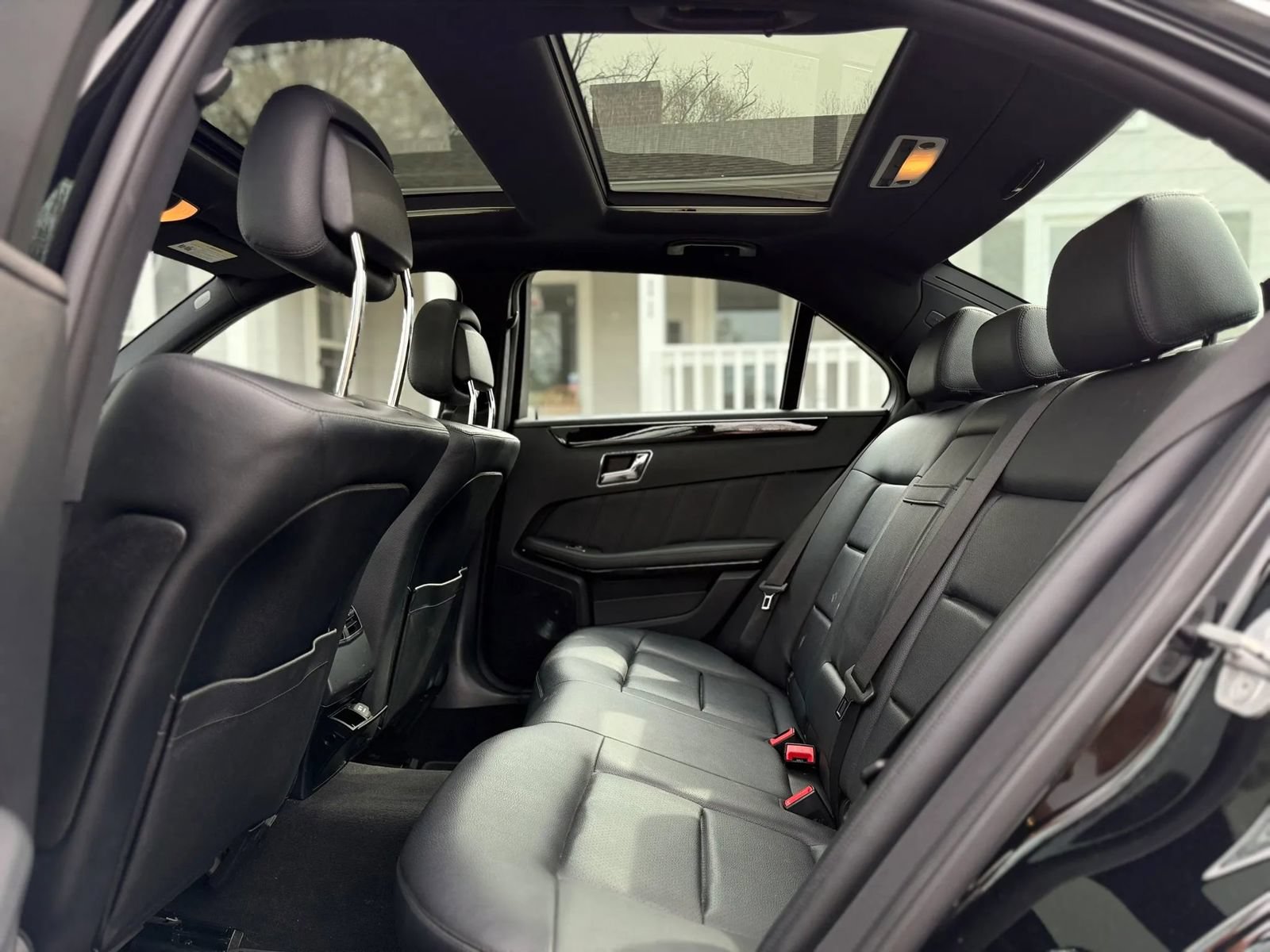 Used 2010 Mercedes-Benz E 350 4MATIC Sedan image 11
