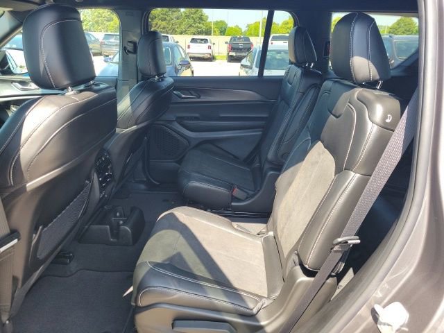 New 2025 Jeep Grand Cherokee L Altitude image 18