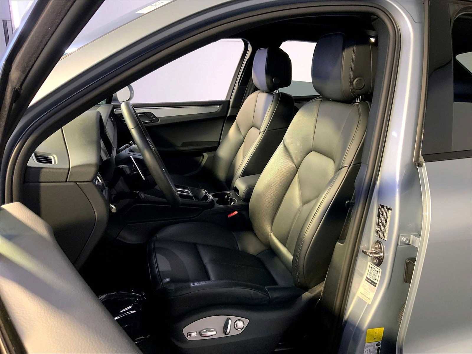 Certified 2025 Porsche Macan image 5