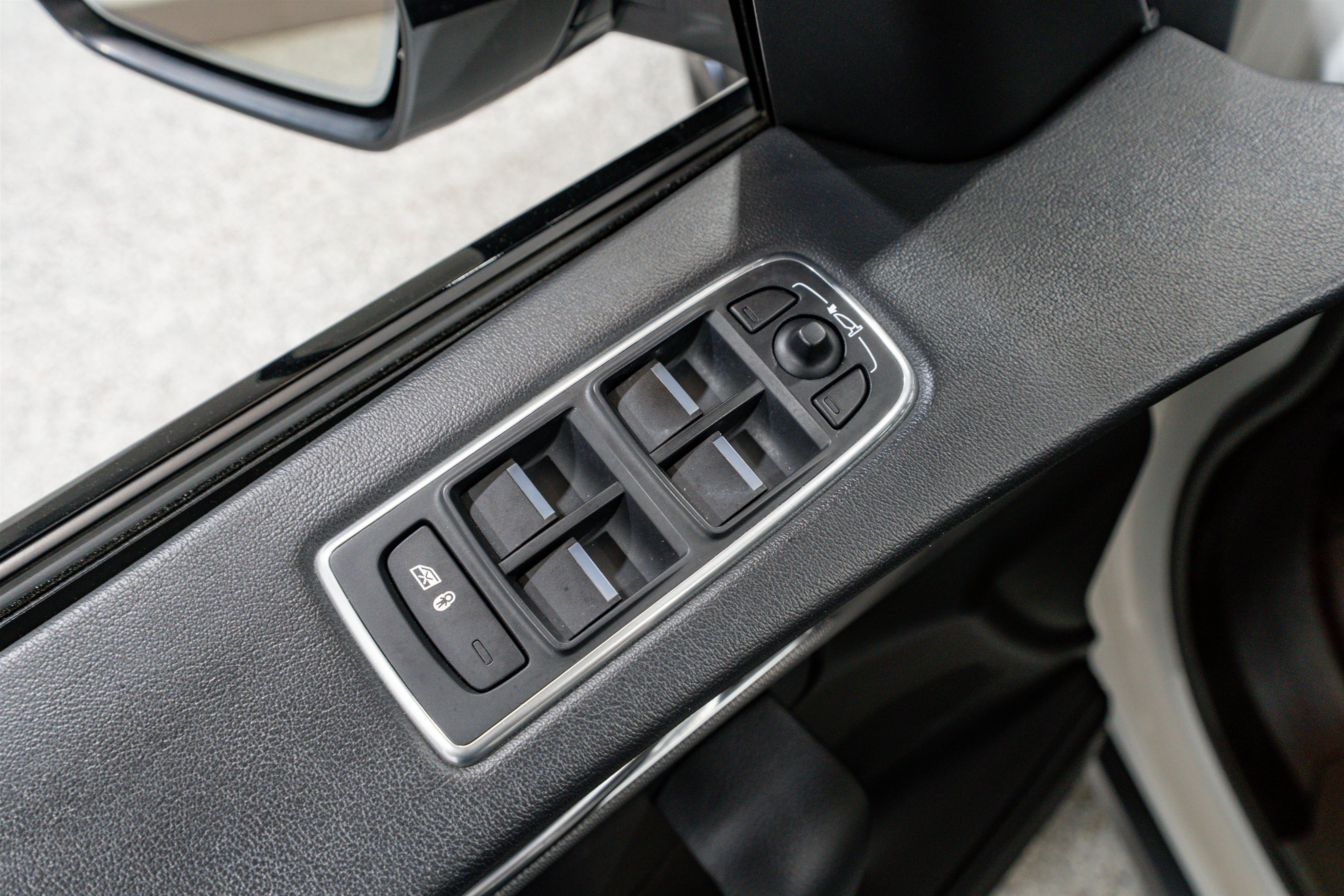Used 2018 Jaguar F-PACE S AWD/4WD image 14