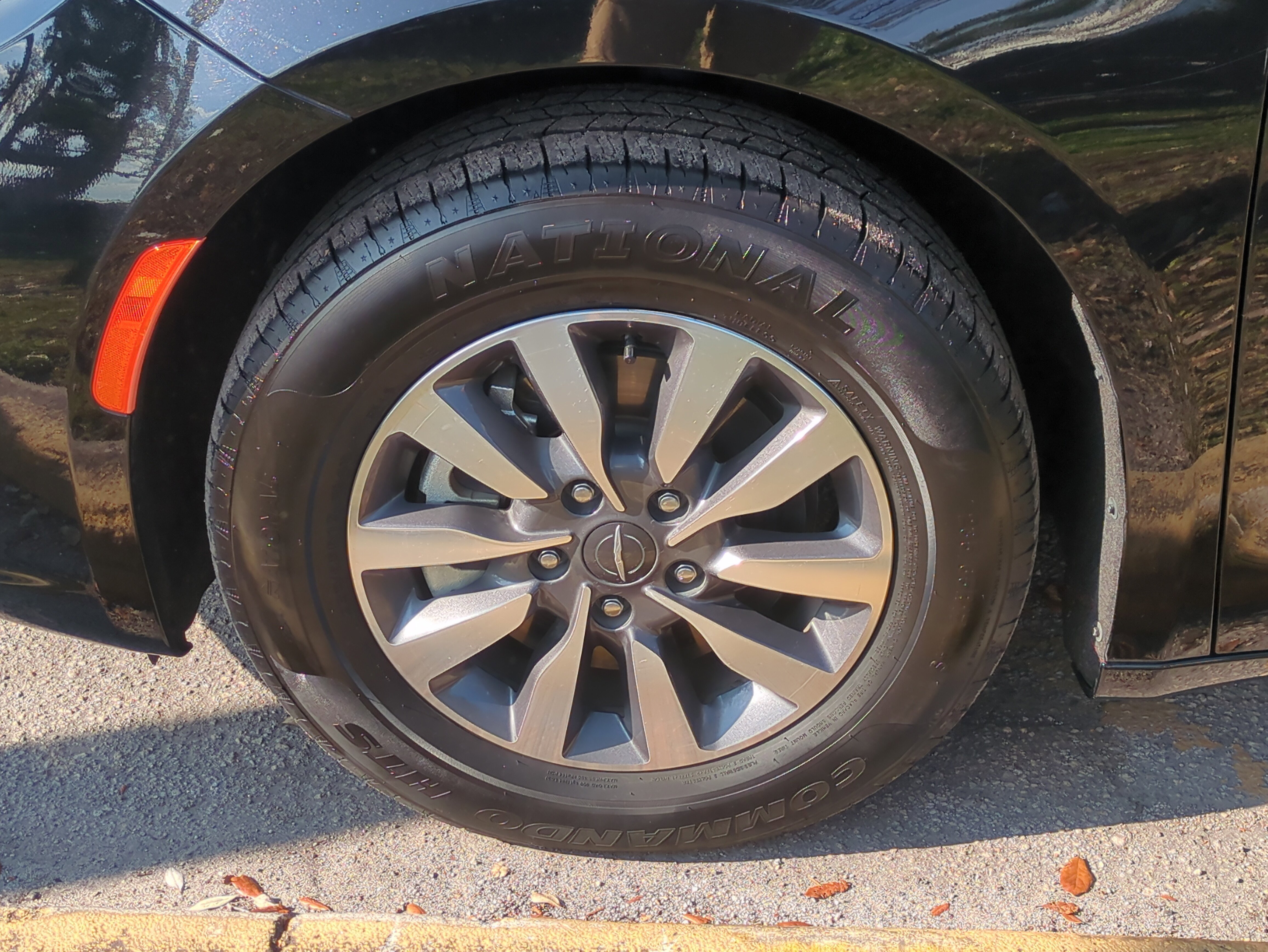 Certified 2024 Chrysler Pacifica Select image 11