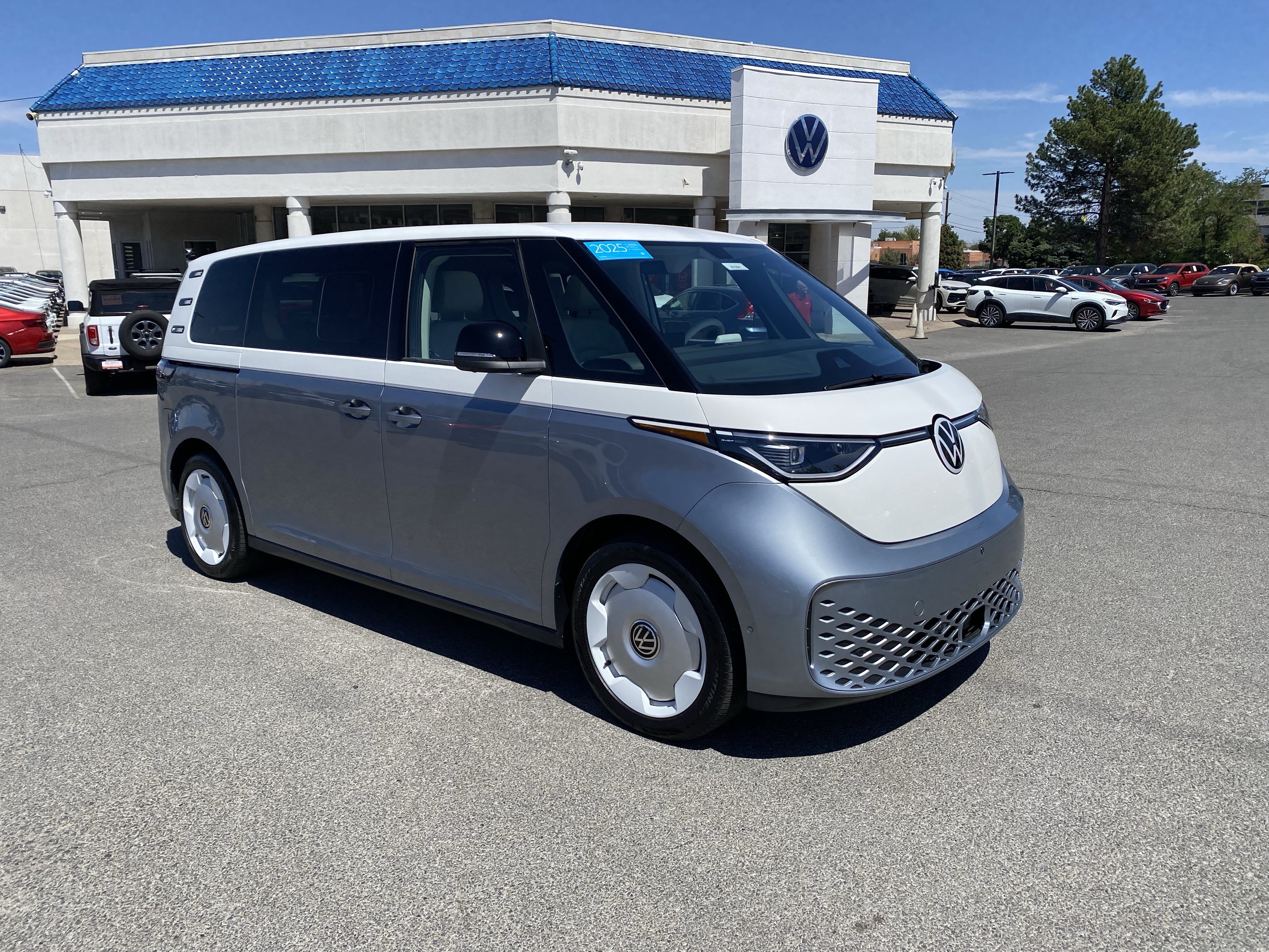 Certified 2025 Volkswagen ID. Buzz 1st Edition RWD image 2