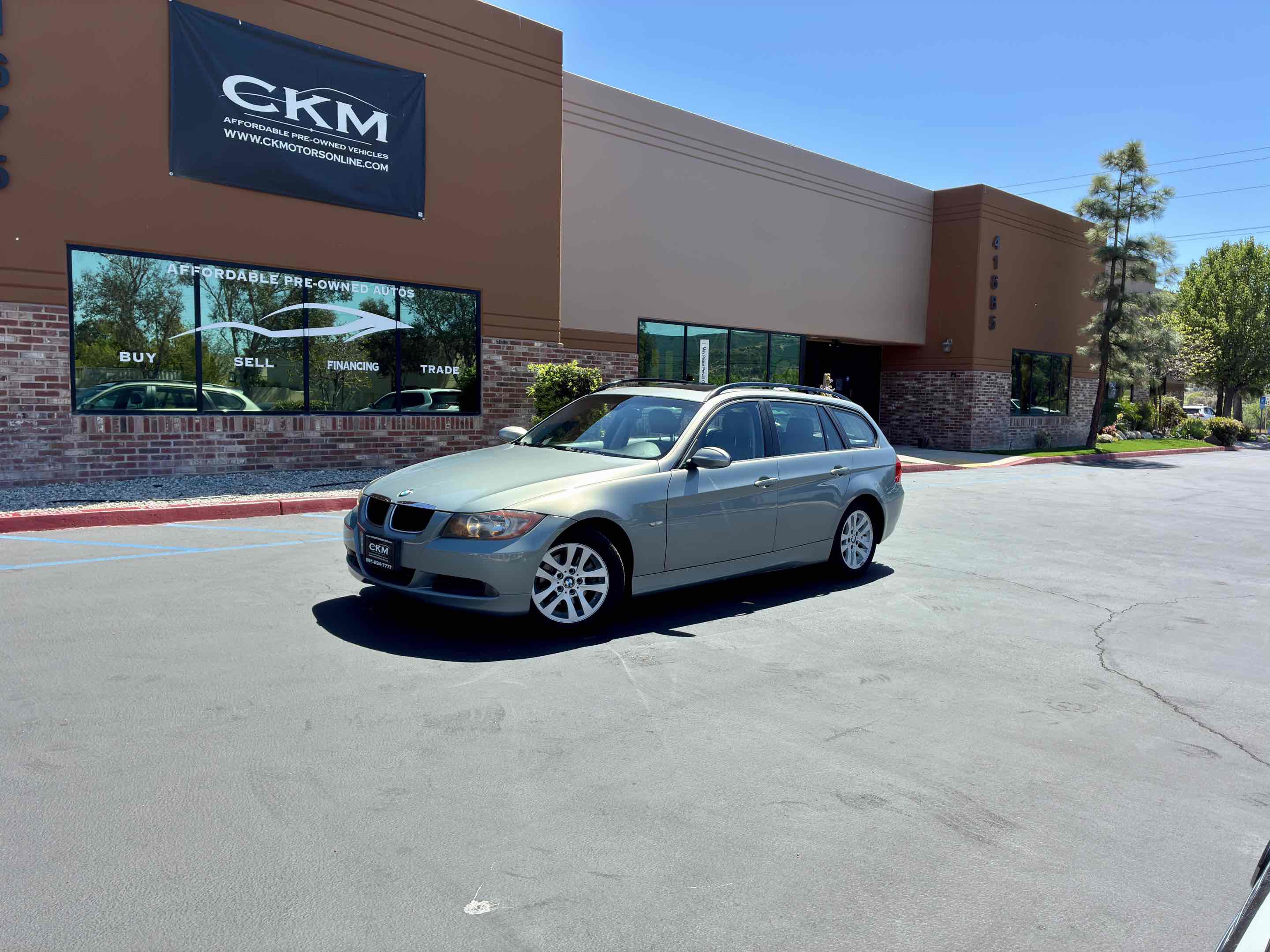 Used 2007 BMW 328i Wagon RWD image 2