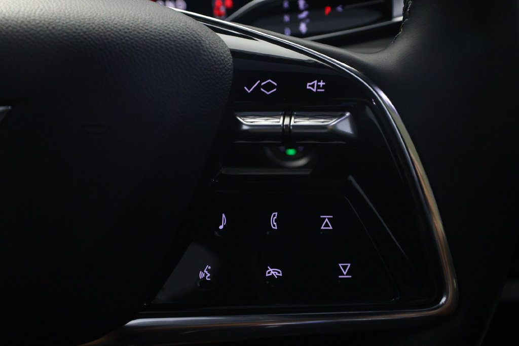 Used 2024 Cadillac Lyriq Luxury RWD image 21