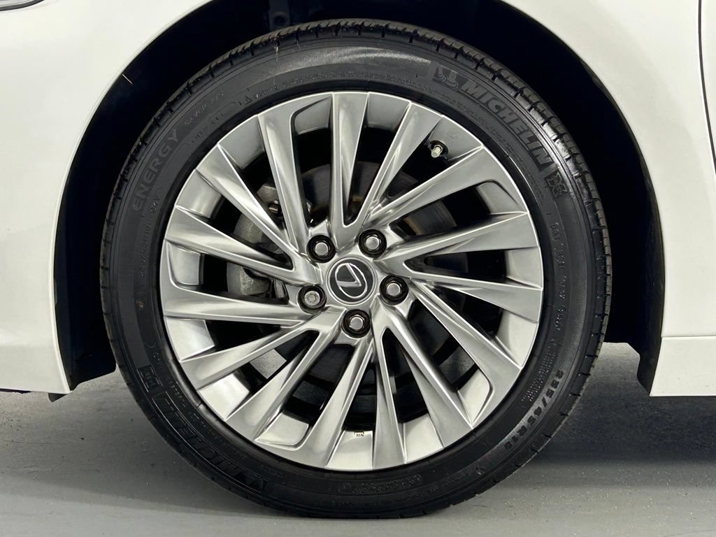 Used 2022 Lexus ES 300h w/ Luxury Package FWD image 38