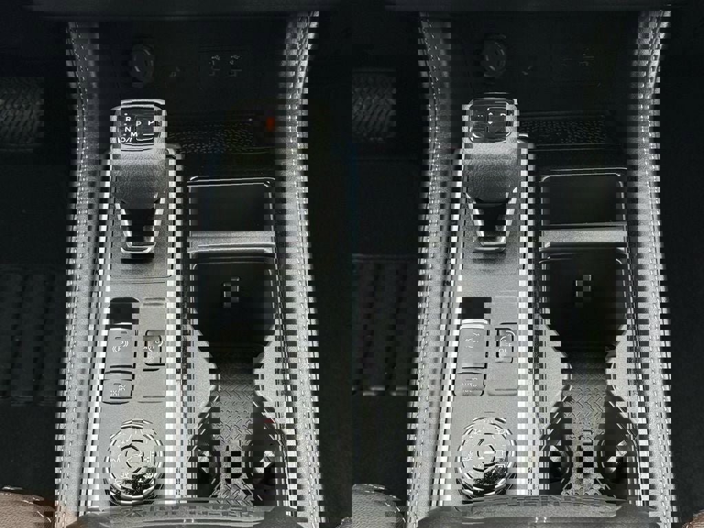 Used 2025 Nissan Pathfinder Platinum image 26