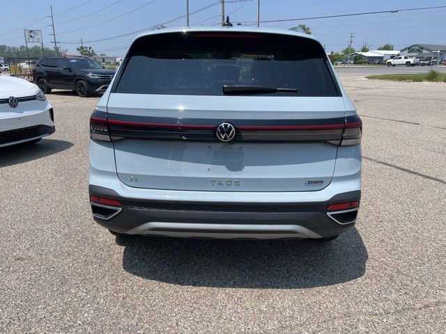 Used 2025 Volkswagen Taos SE w/ Panoramic Sunroof Package image 6