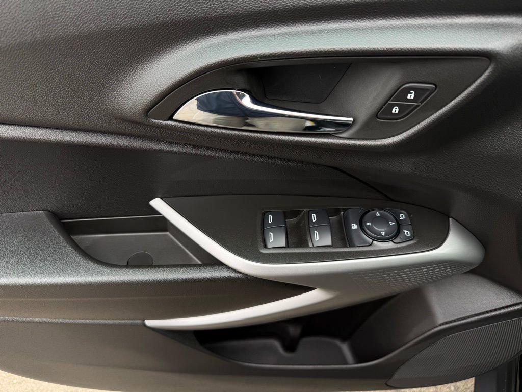 Used 2024 Chevrolet Trax LS image 18