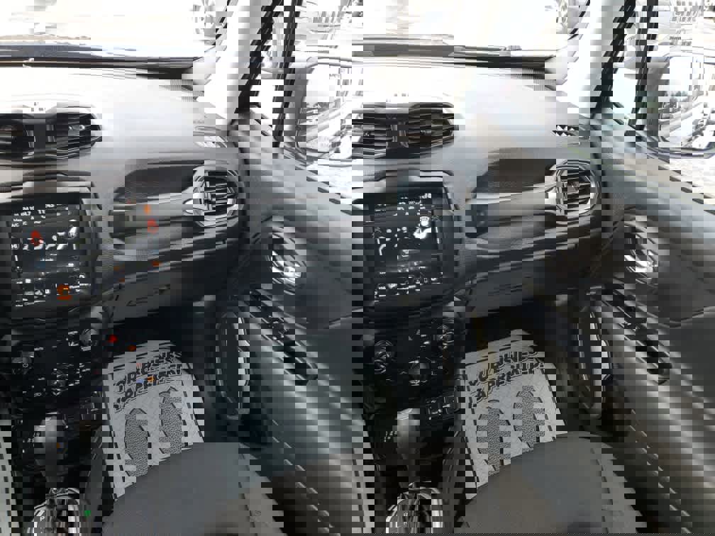 Used 2022 Jeep Renegade Latitude w/ Convenience Group image 15