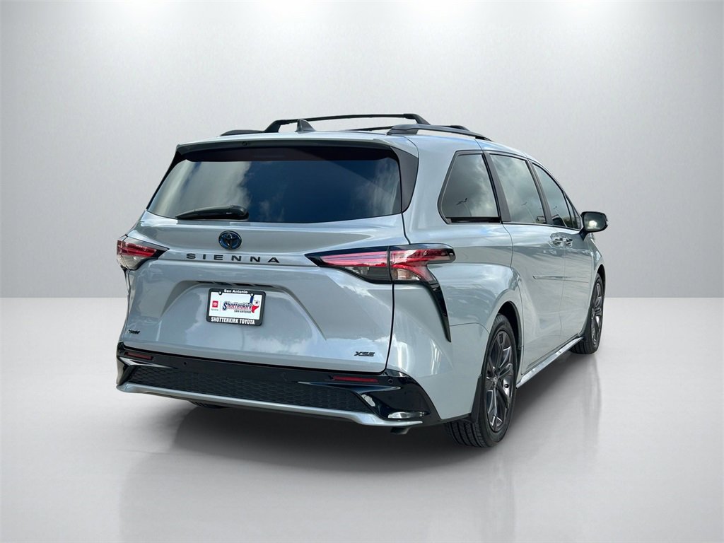 Used 2025 Toyota Sienna XSE image 5