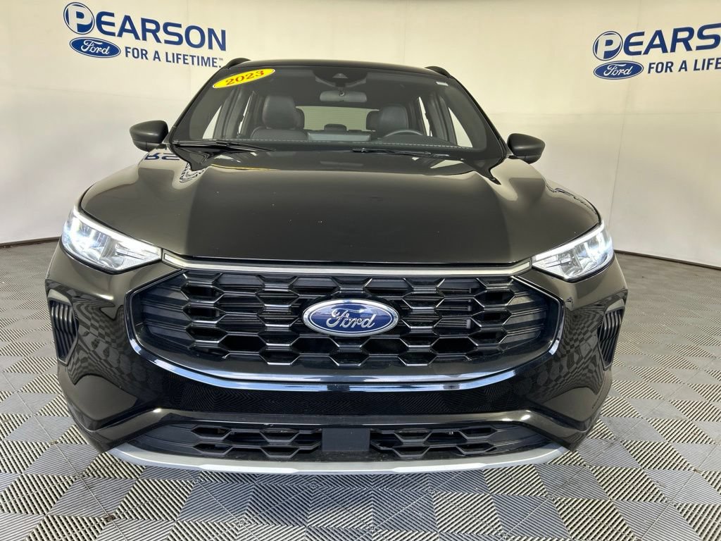 Used 2023 Ford Escape ST-Line w/ Tech Pack #1 AWD/4WD image 2