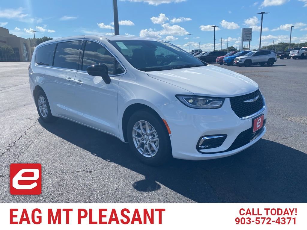 New 2026 Chrysler Pacifica Select