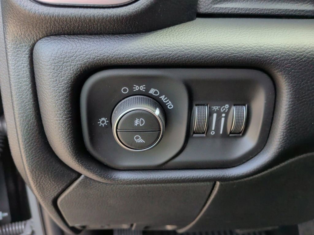 New 2026 RAM 3500 Laramie AWD/4WD image 16