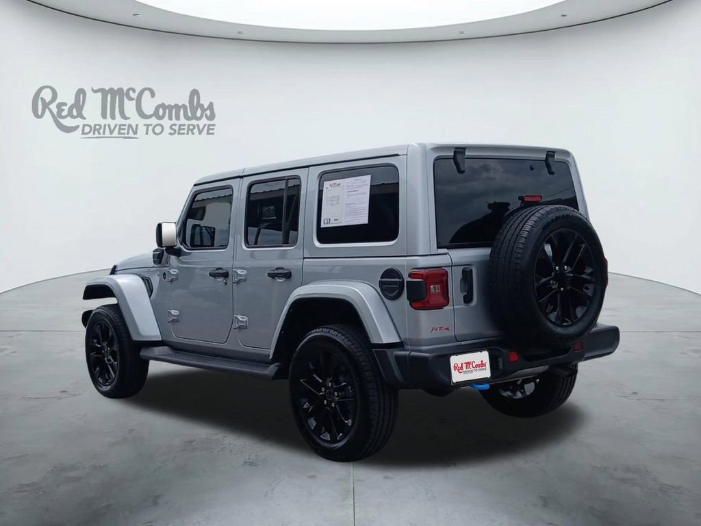 Used 2024 Jeep Wrangler Unlimited Sahara w/ Technology Group AWD/4WD image 3
